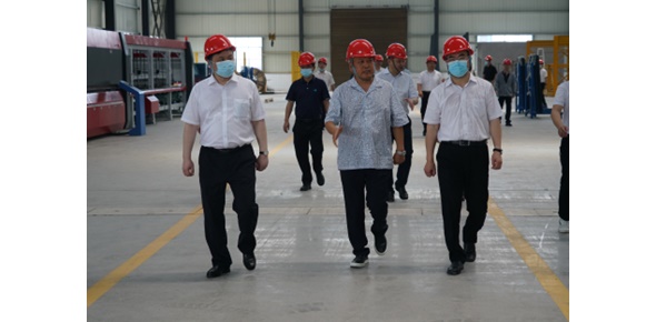 2022-6-29市委書記劉革安陪同省金融監(jiān)管局、國(guó)家開發(fā)銀行等領(lǐng)導(dǎo)視察萬(wàn)眾集團(tuán)